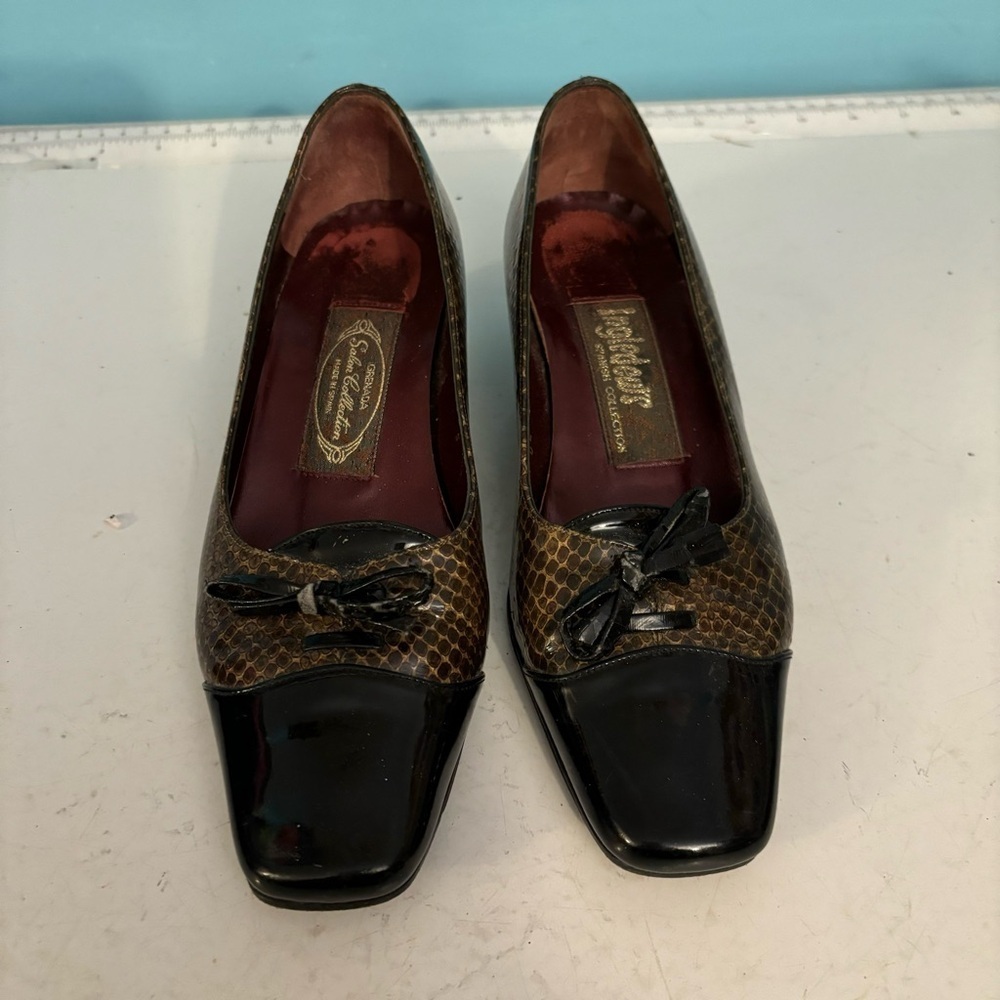 Vintage Ingledews Grenada Spanish Collection patent leather block heels size 5